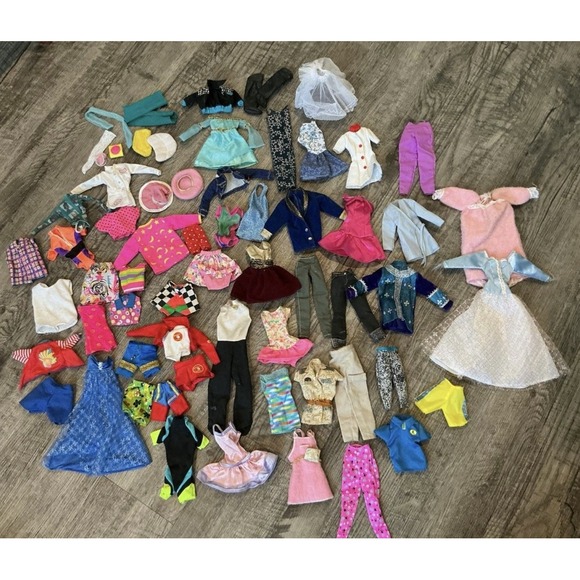 Vintage Large Lot 100+ Mattel Barbie Dolls Clothing Accessories 1960-1990 Mixed - Picture 3 of 8